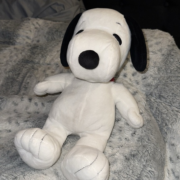 Adults or Kids Snoopy Plushie from the early 1999-2003 days! In great condition - Picture 3 of 7